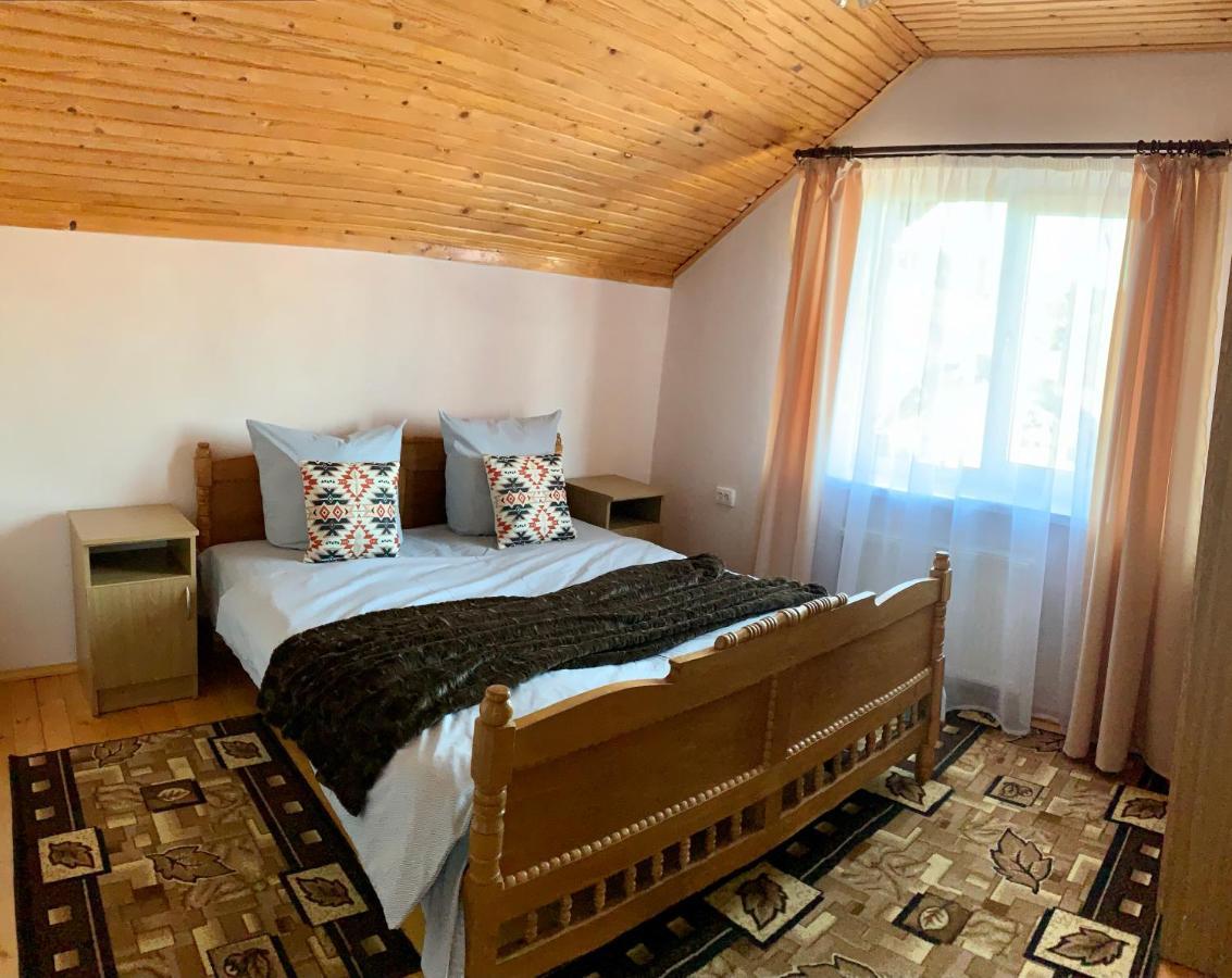 Hotel Ніч Над Карпатами Slavske Esterno foto