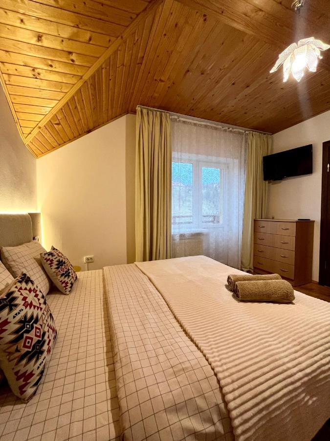 Hotel Ніч Над Карпатами Slavske Esterno foto
